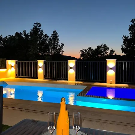 Venecia Pool * Vallirana